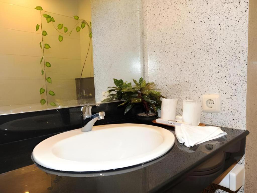 Hotel Wirton Dago 2*